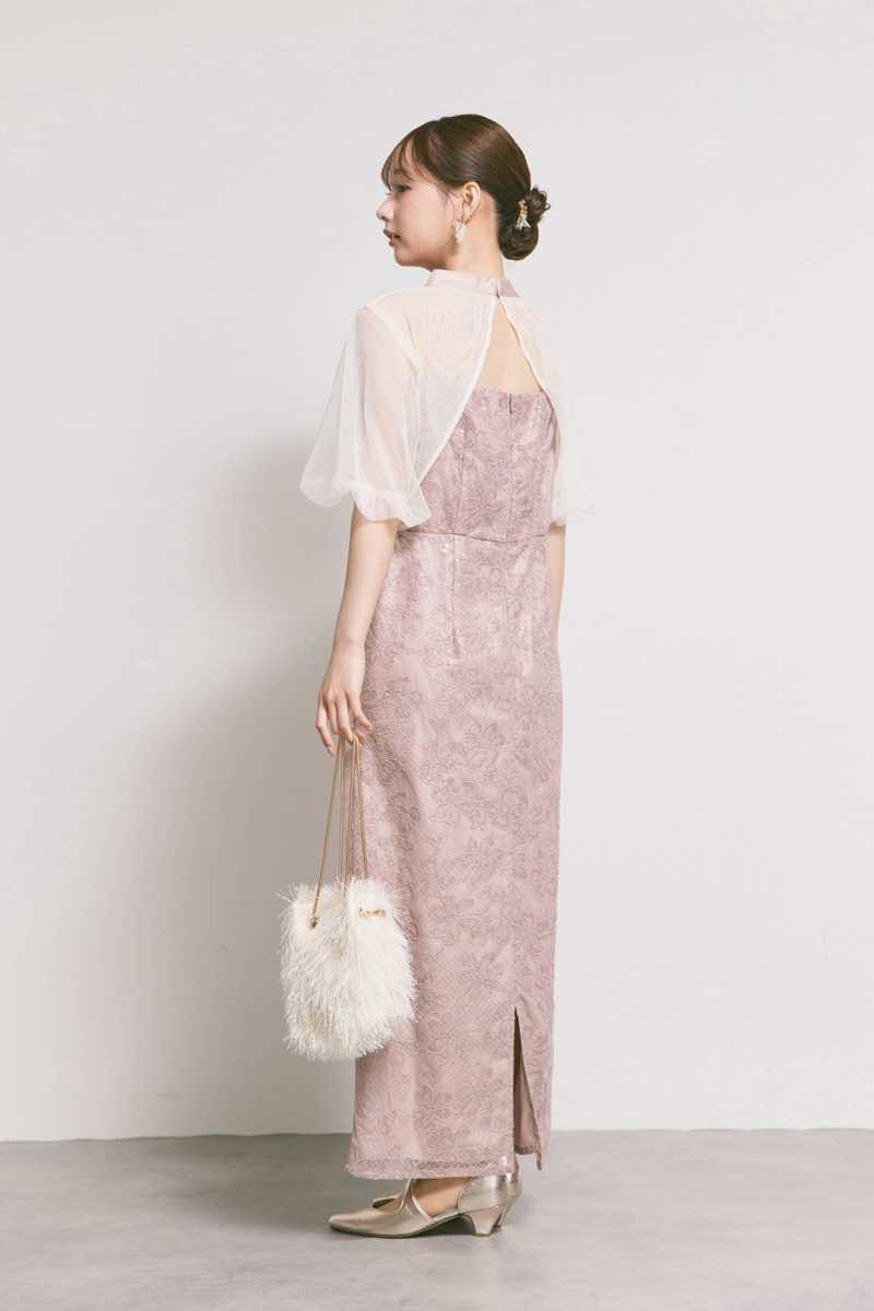 ピンクベージュのバックデザインスパンコールドレス