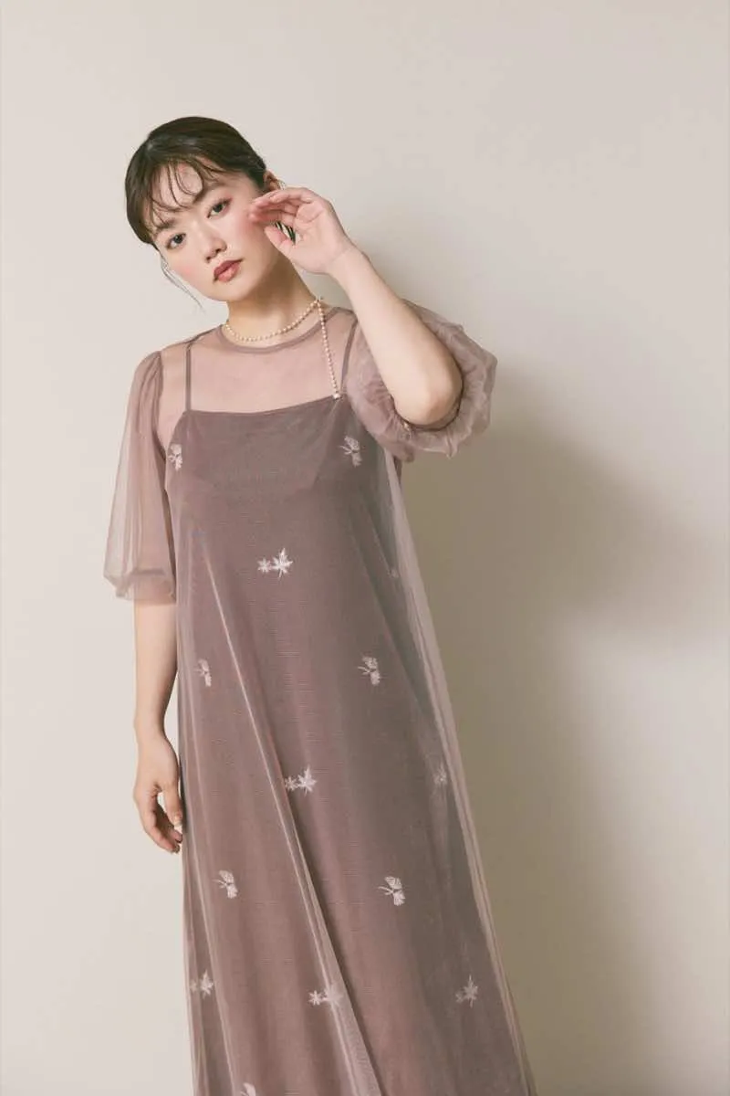 ピンクベージュの刺繍ベロアチュールドレス