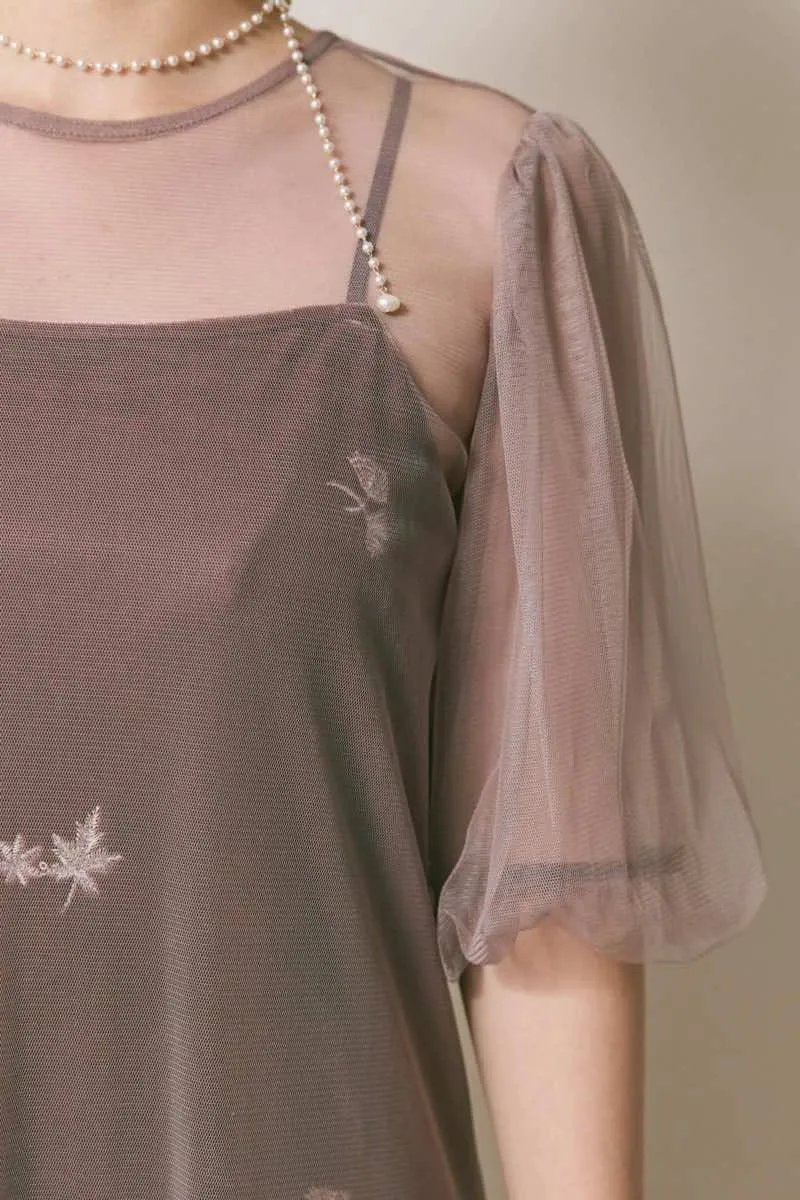 ピンクベージュの刺繍ベロアチュールドレス