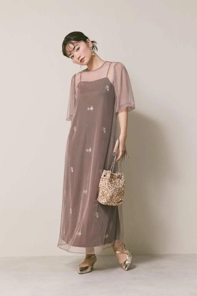 ピンクベージュの刺繍ベロアチュールドレス