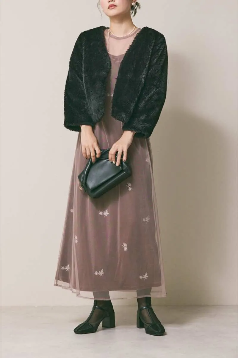 ピンクベージュの刺繍ベロアチュールドレス