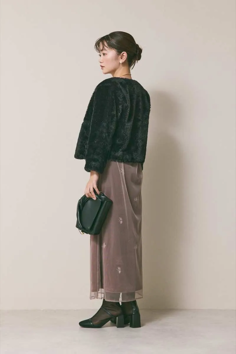 ピンクベージュの刺繍ベロアチュールドレス