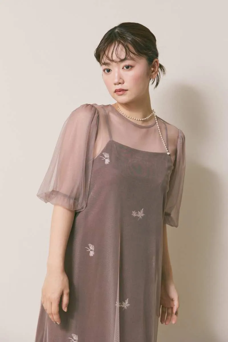 ピンクベージュの刺繍ベロアチュールドレス