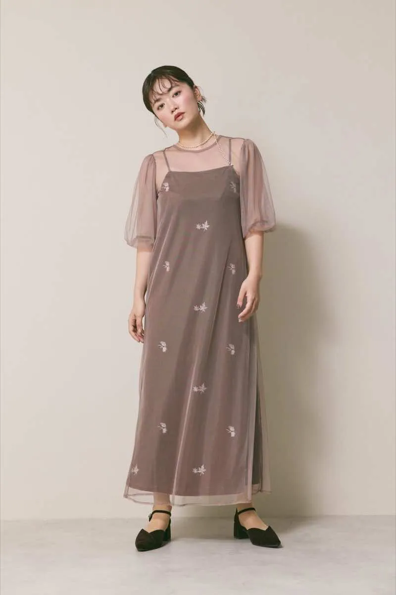ピンクベージュの刺繍ベロアチュールドレス