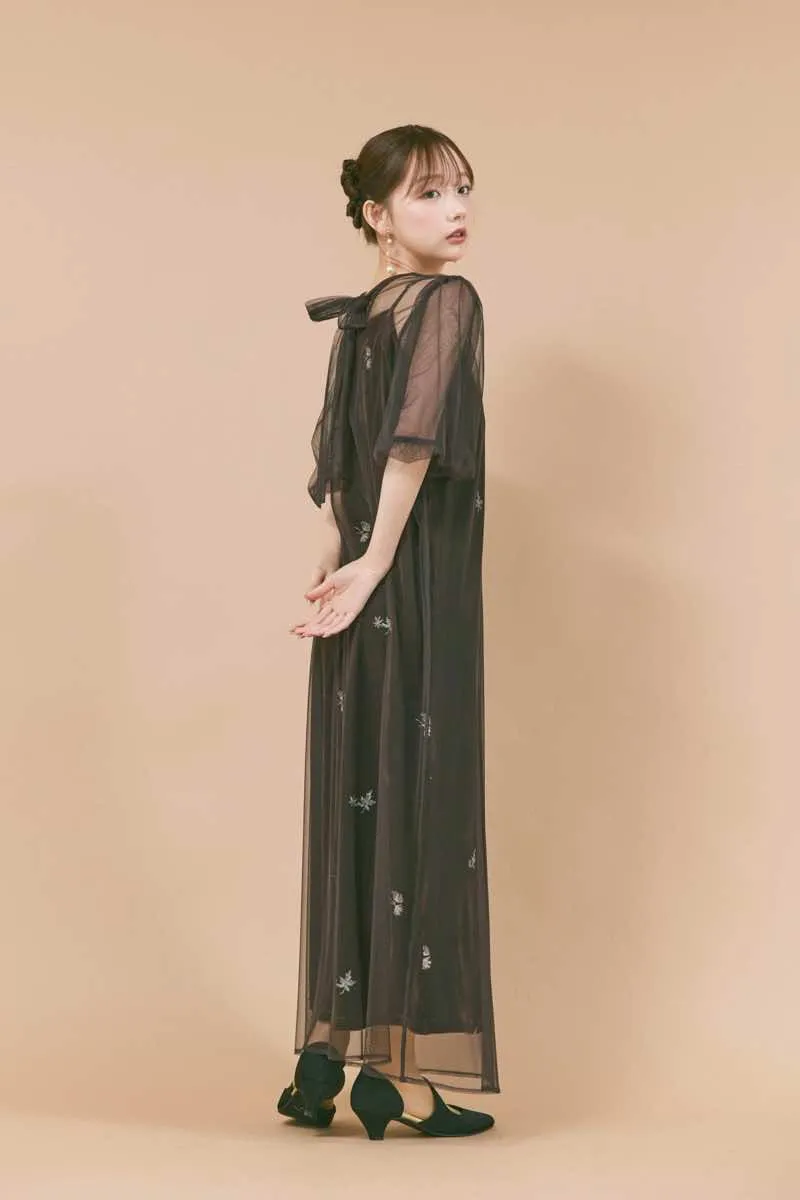 ダークブラウンの刺繍ベロアチュールドレス