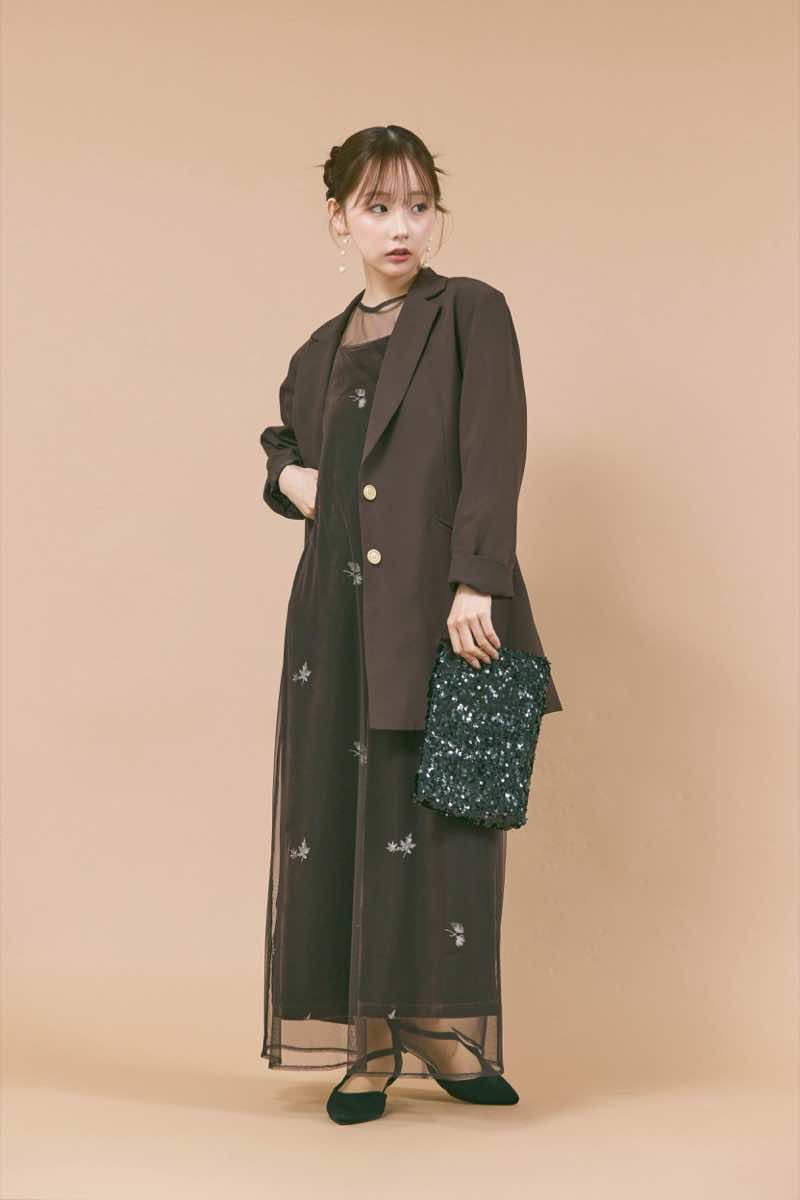 ダークブラウンの刺繍ベロアチュールドレス