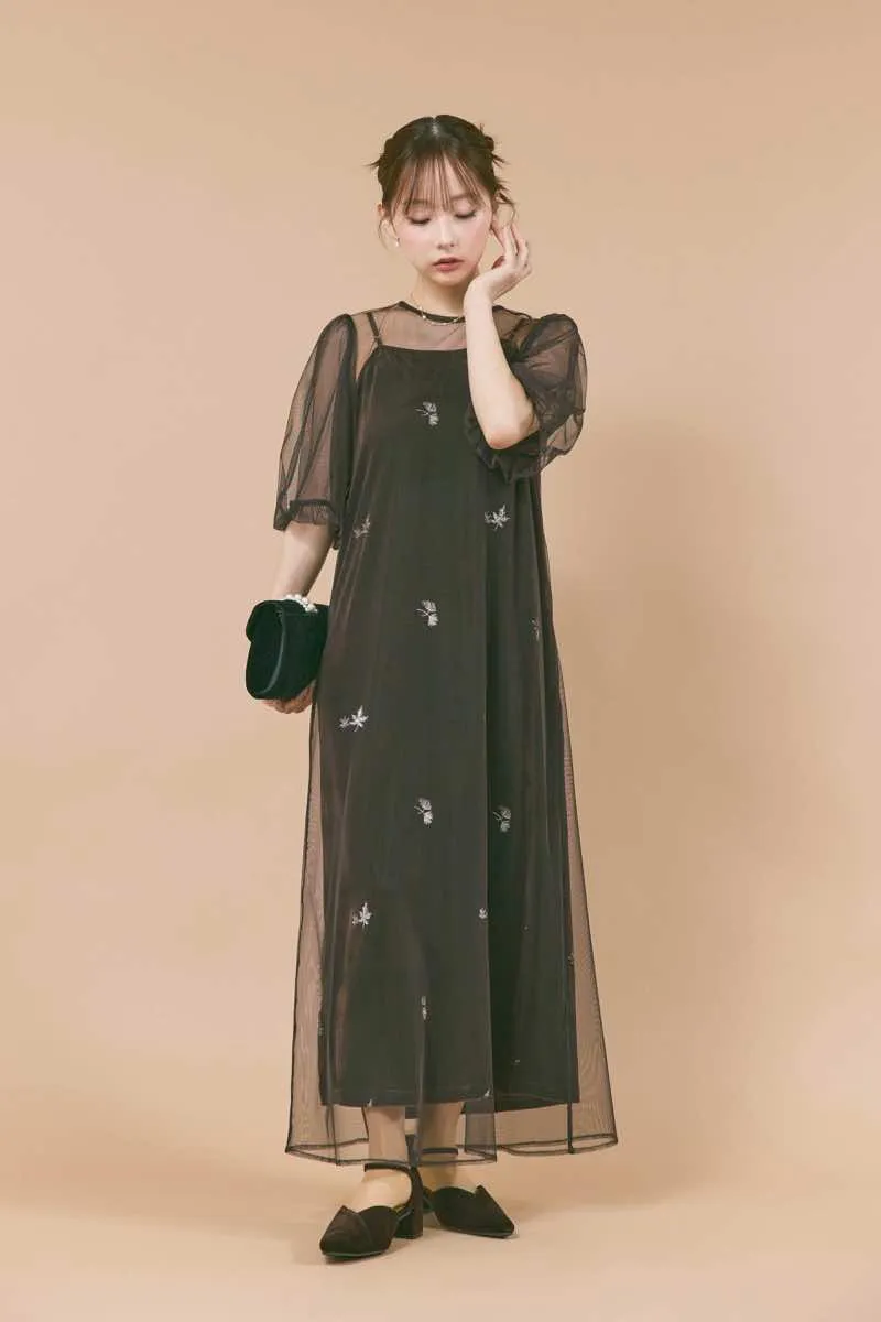 ダークブラウンの刺繍ベロアチュールドレス
