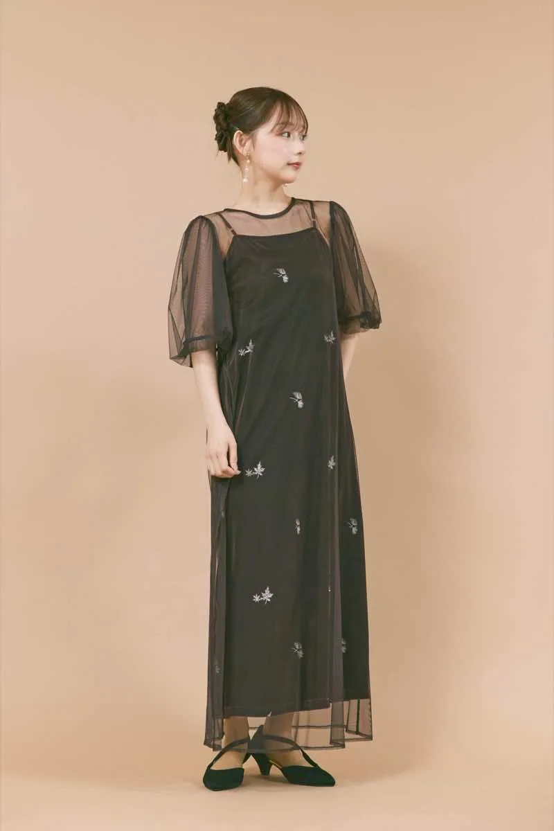 ダークブラウンの刺繍ベロアチュールドレス