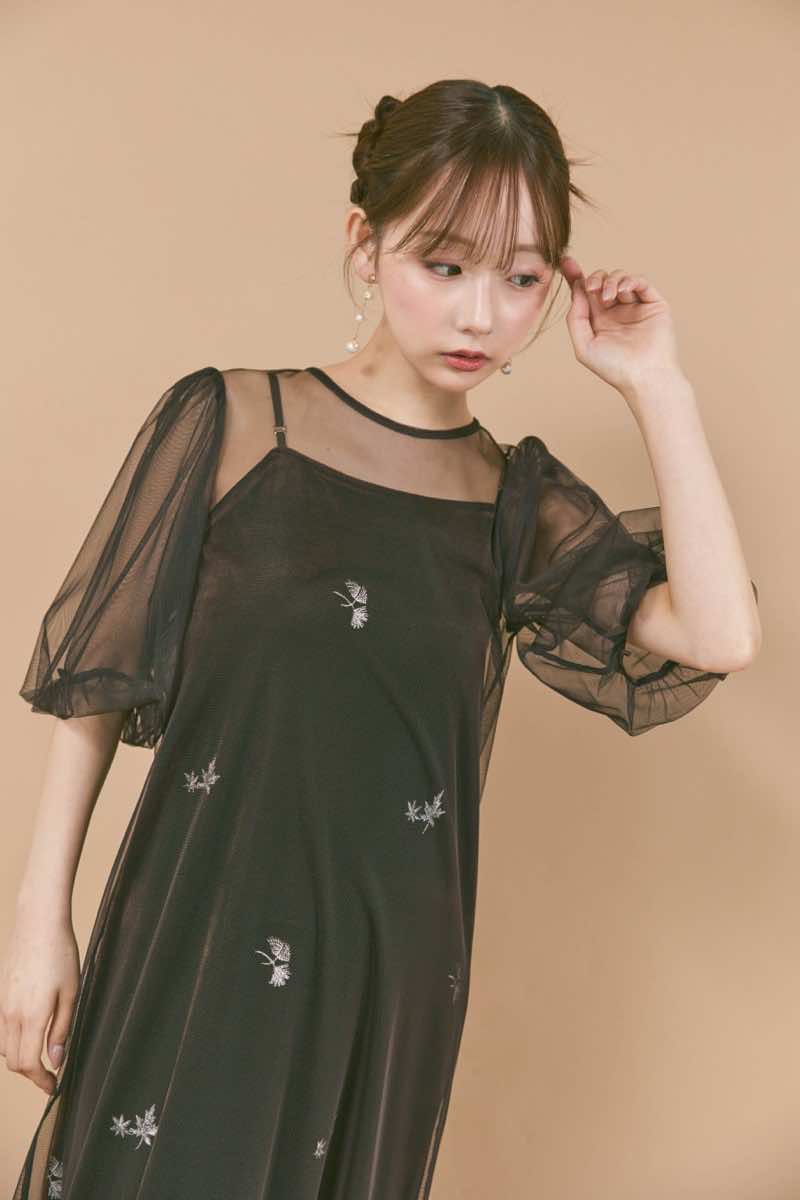 ダークブラウンの刺繍ベロアチュールドレス
