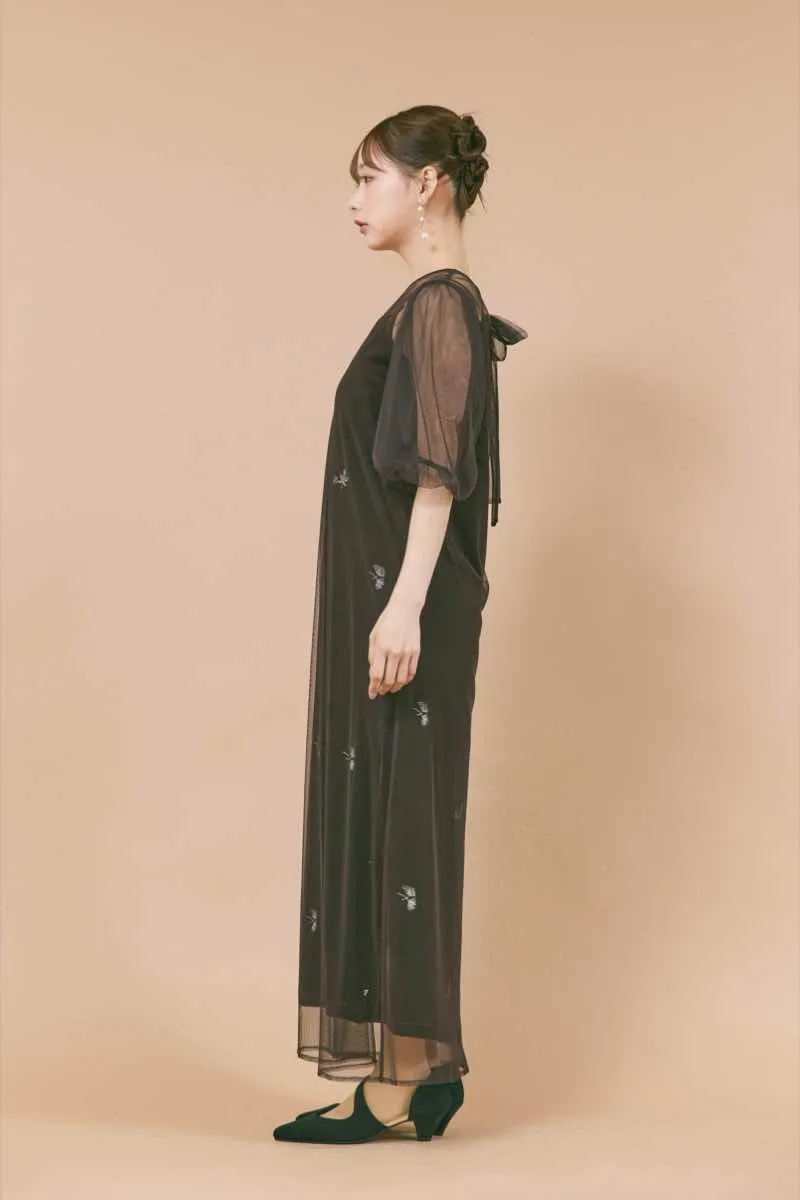 ダークブラウンの刺繍ベロアチュールドレス