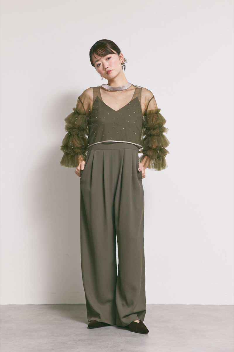 カーキのラッフルトップスパンツドレス