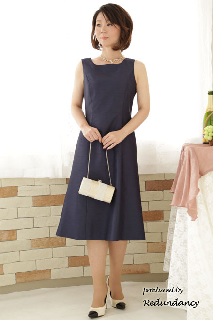 ネイビーのチューリップスカートドレス
