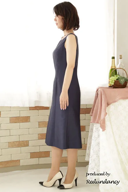 ネイビーのチューリップスカートドレス