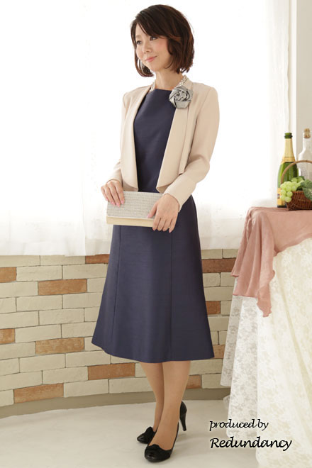 ネイビーのチューリップスカートドレス