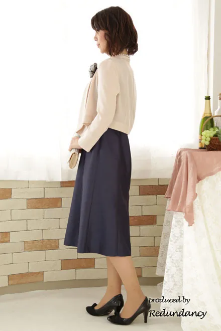 ネイビーのチューリップスカートドレス