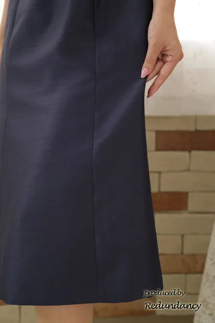 ネイビーのチューリップスカートドレス