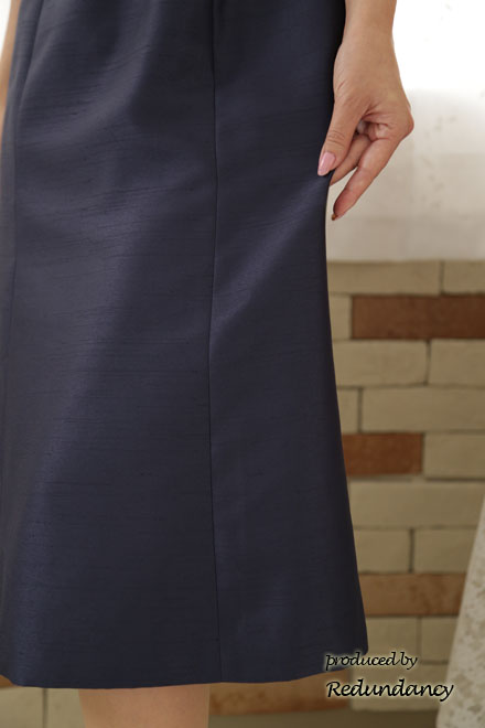 ネイビーのチューリップスカートドレス