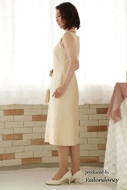 シャンパンベージュのチューリップスカートドレス