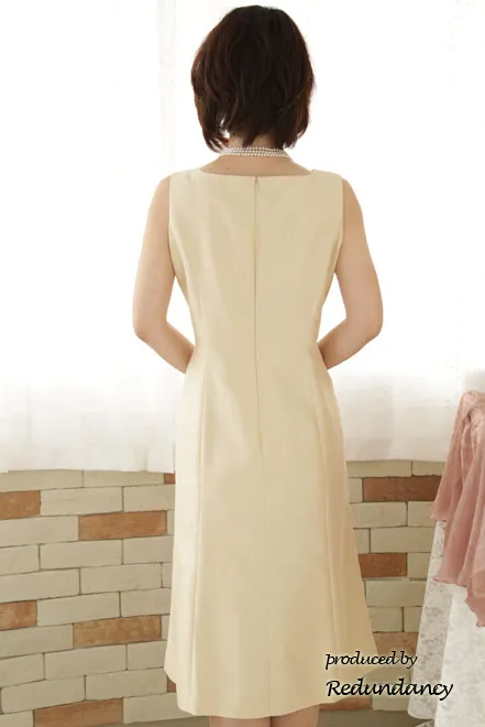 シャンパンベージュのチューリップスカートドレス