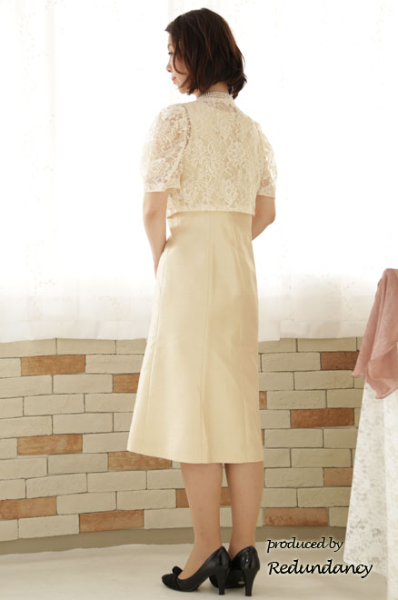 シャンパンベージュのチューリップスカートドレス