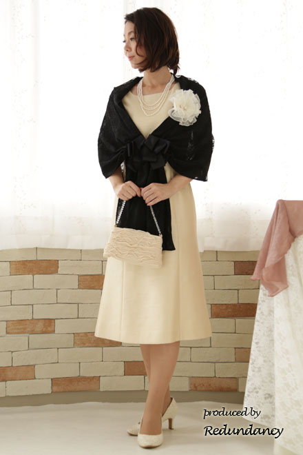 シャンパンベージュのチューリップスカートドレス