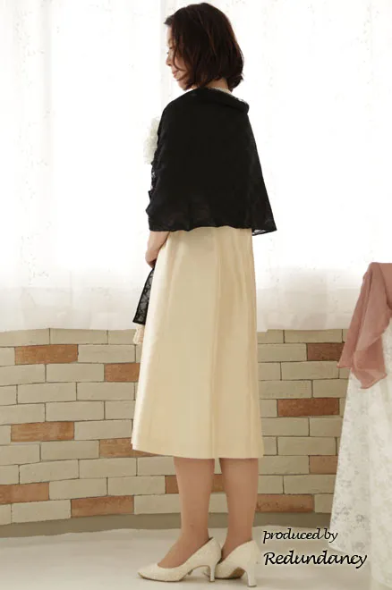 シャンパンベージュのチューリップスカートドレス