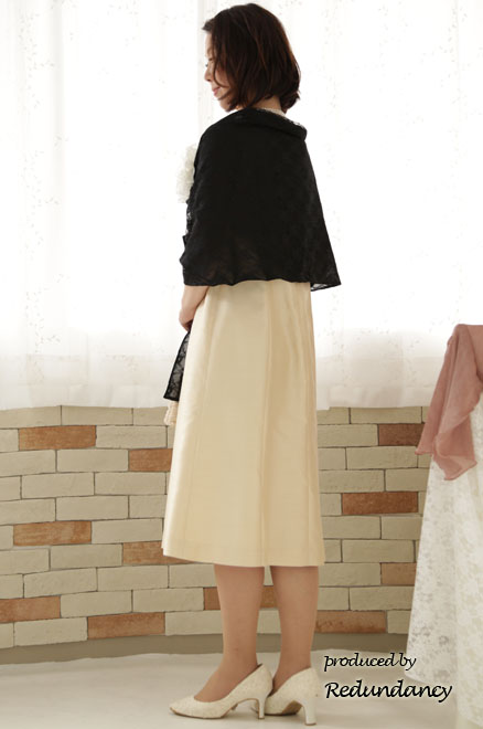 シャンパンベージュのチューリップスカートドレス