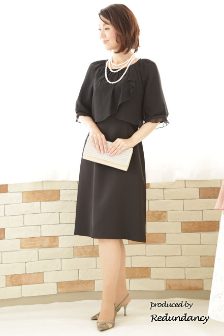 ブラックのツーピース風パフスリーブドレス