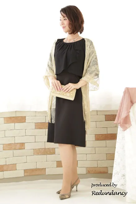 ブラックのツーピース風パフスリーブドレス