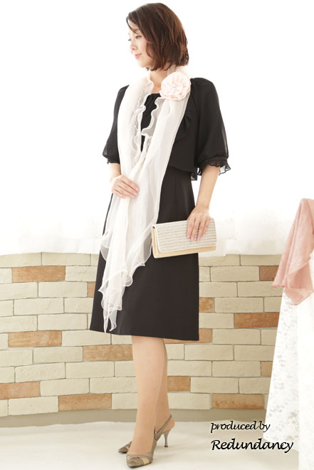 ブラックのツーピース風パフスリーブドレス