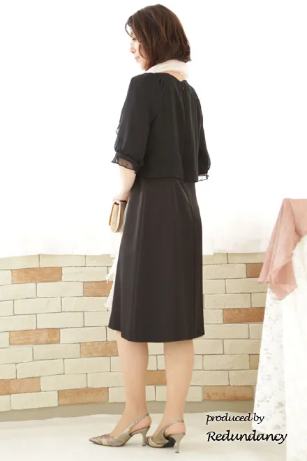 ブラックのツーピース風パフスリーブドレス