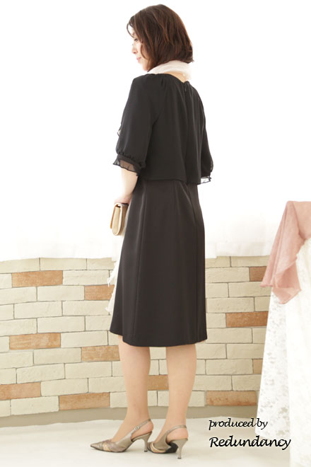 ブラックのツーピース風パフスリーブドレス