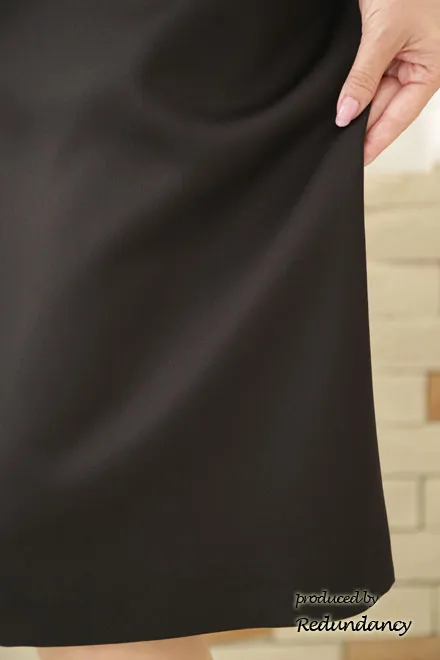 ブラックのツーピース風パフスリーブドレス