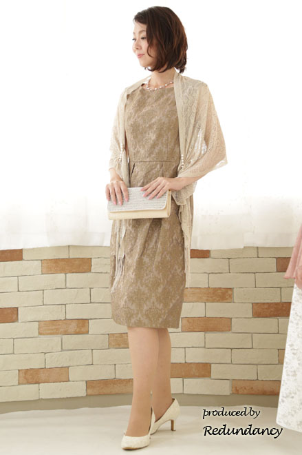 ベージュの金刺繍ダマスク模様ドレス