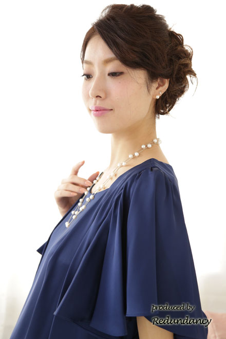 ブルーのラッフルスリーブミニ丈マタニティドレス