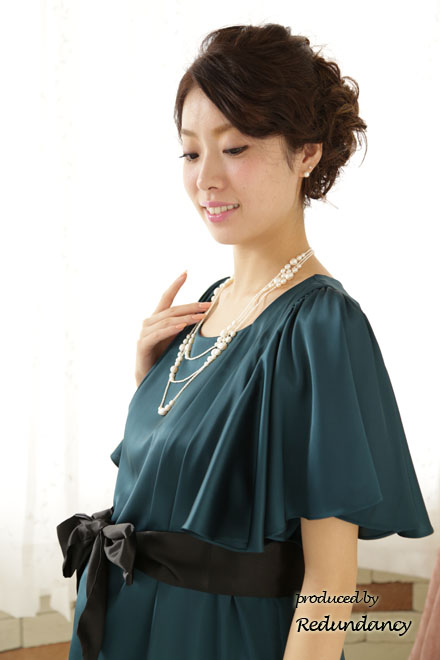 グリーンのラッフルスリーブミニ丈マタニティドレス