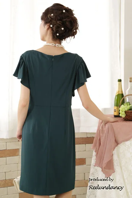 グリーンのハイウエストジャージー素材ワンピース