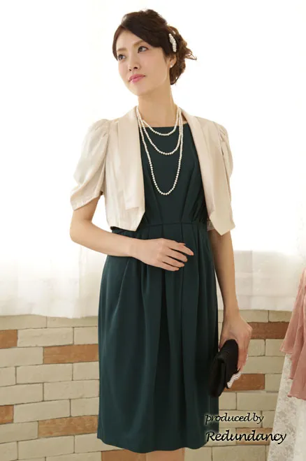 グリーンのハイウエストジャージー素材ワンピース