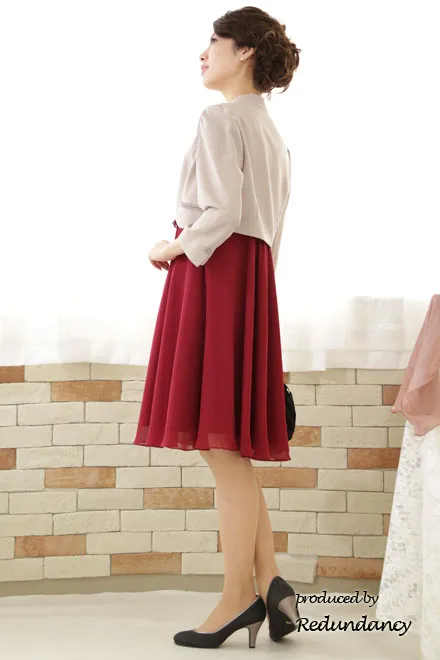 ワインレッドのハイウエスト切替フリルシフォンドレス