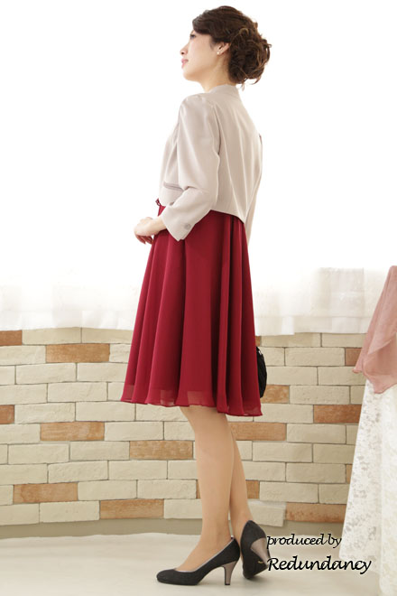 ワインレッドのハイウエスト切替フリルシフォンドレス