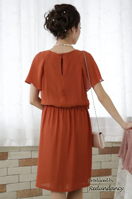 テラコッタオレンジのドレープ膝丈ドレス