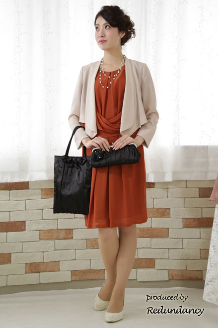 テラコッタオレンジのドレープ膝丈ドレス