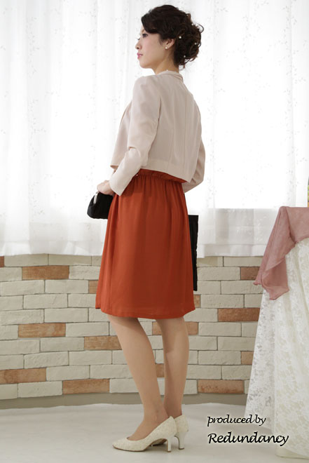 テラコッタオレンジのドレープ膝丈ドレス