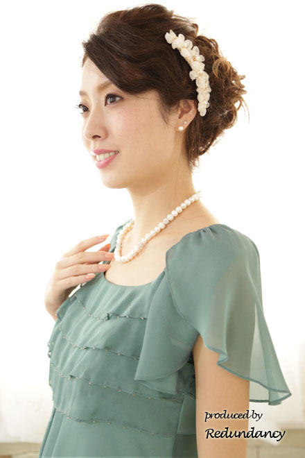 ライトベージュのフラワーコーム