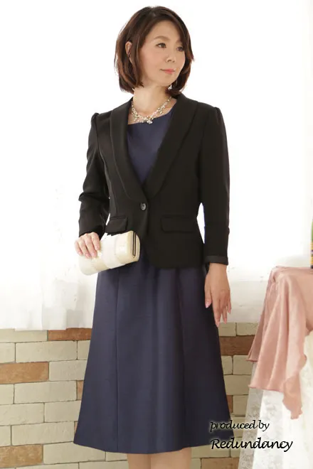 ブラックの長袖ジャケット