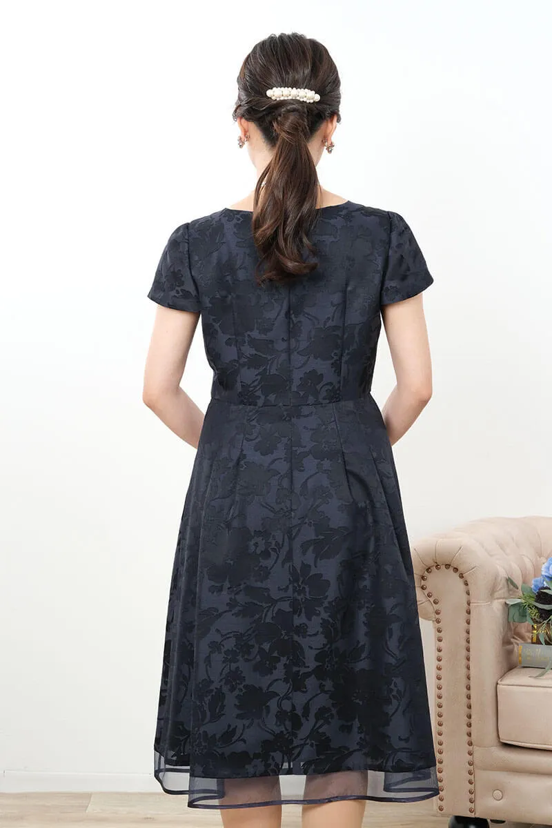 ネイビーの花模様シャンタンドレス