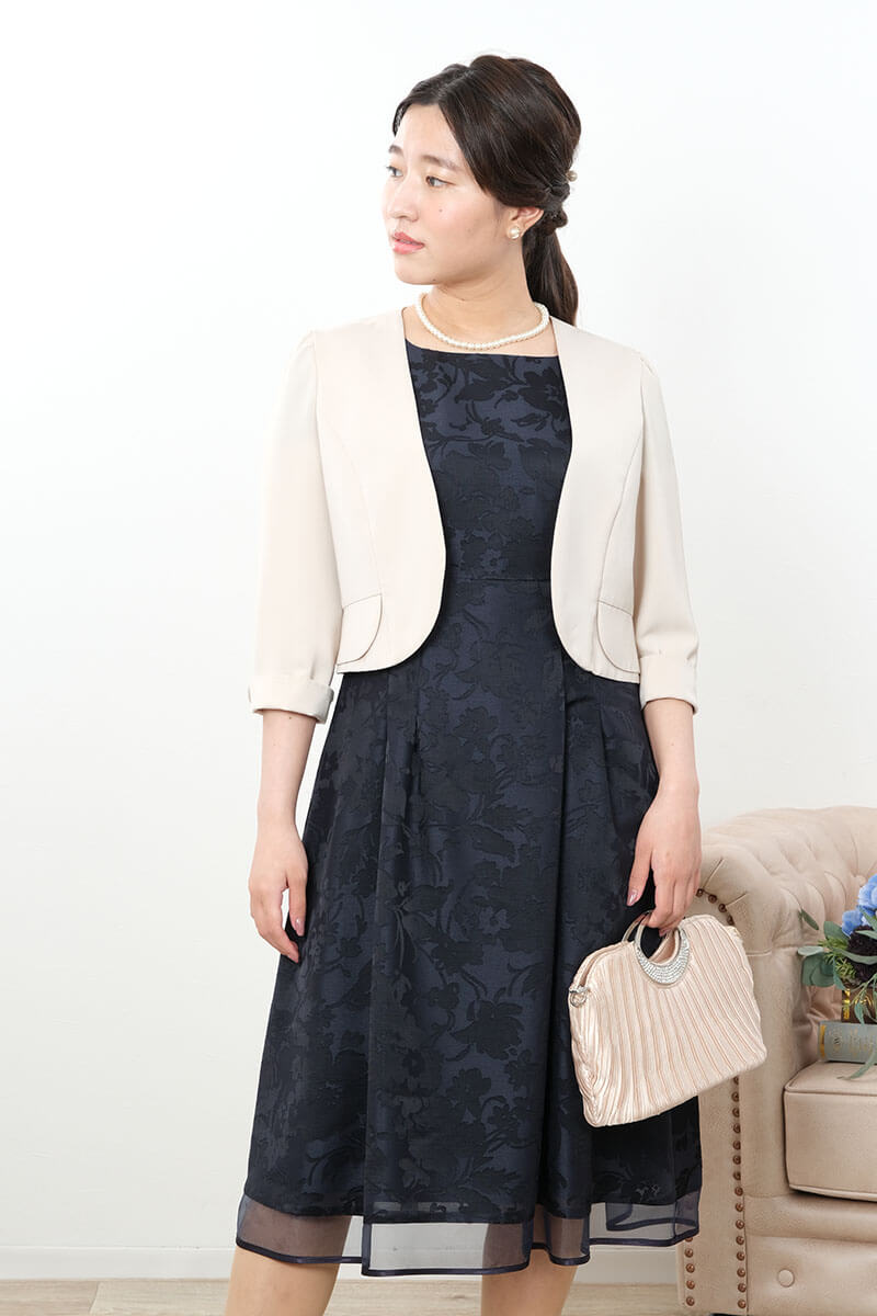 ネイビーの花模様シャンタンドレス