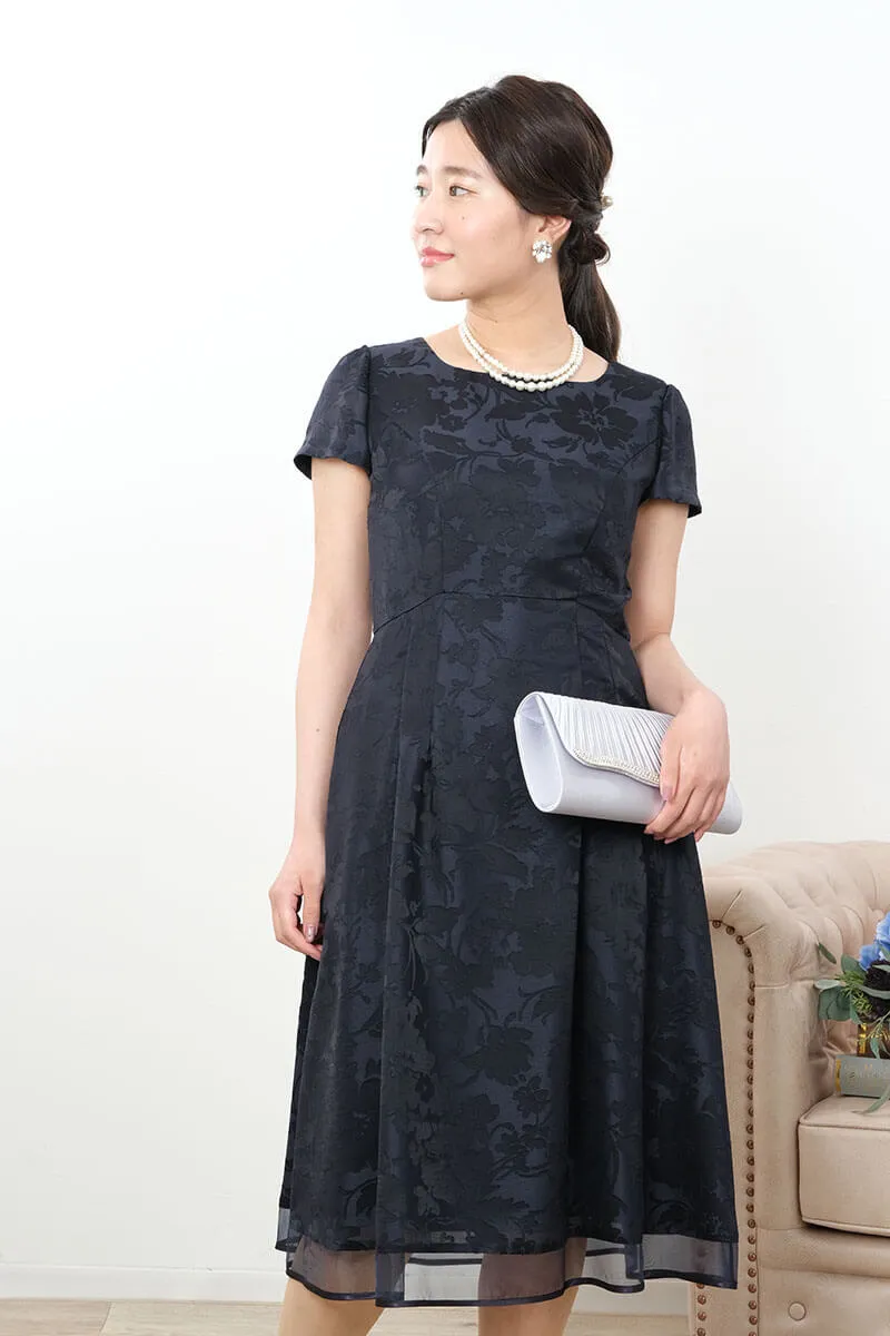 ネイビーの花模様シャンタンドレス