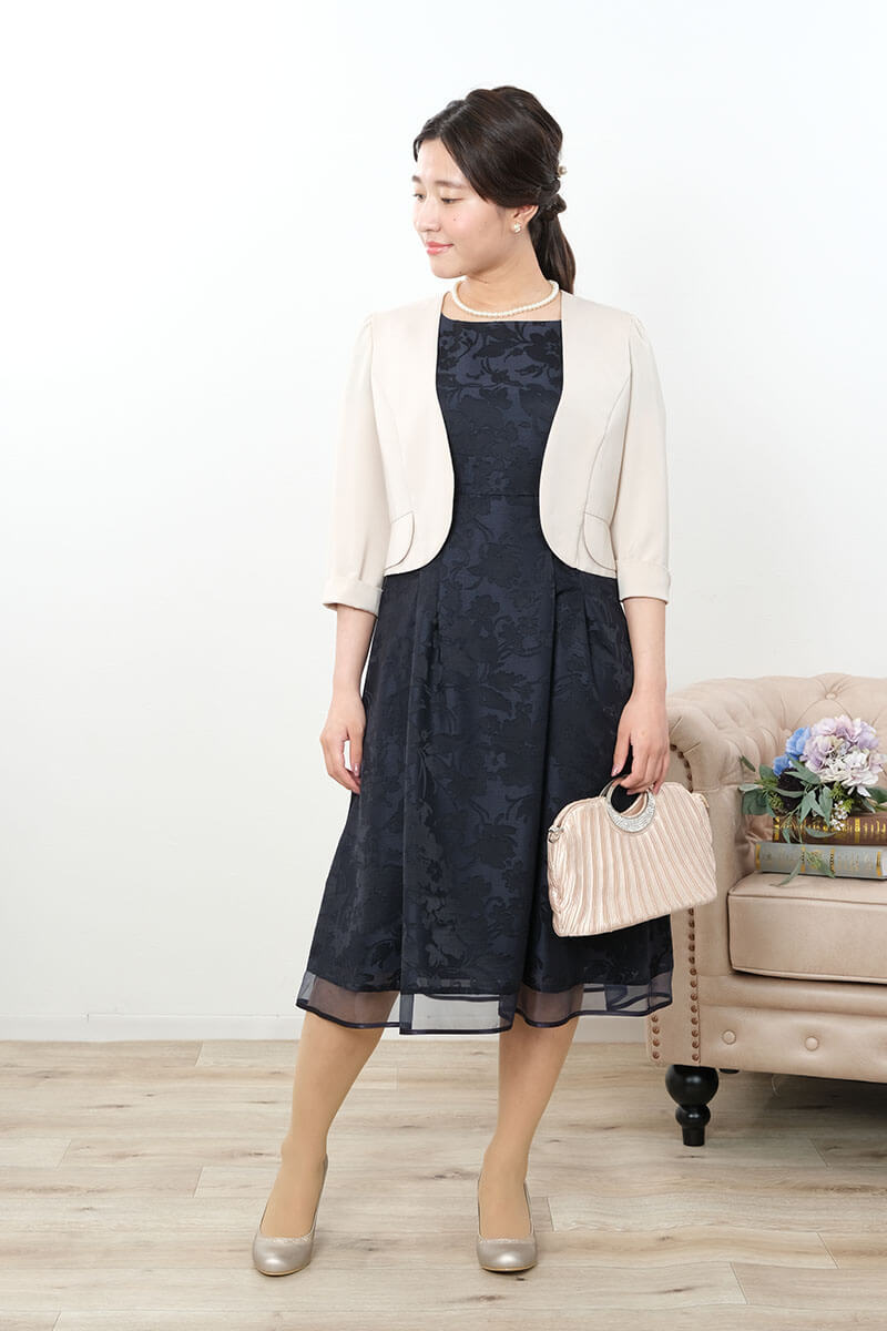 ネイビーの花模様シャンタンドレス