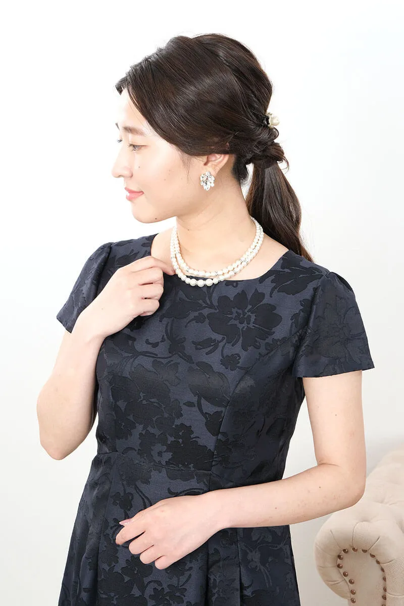 ネイビーの花模様シャンタンドレス